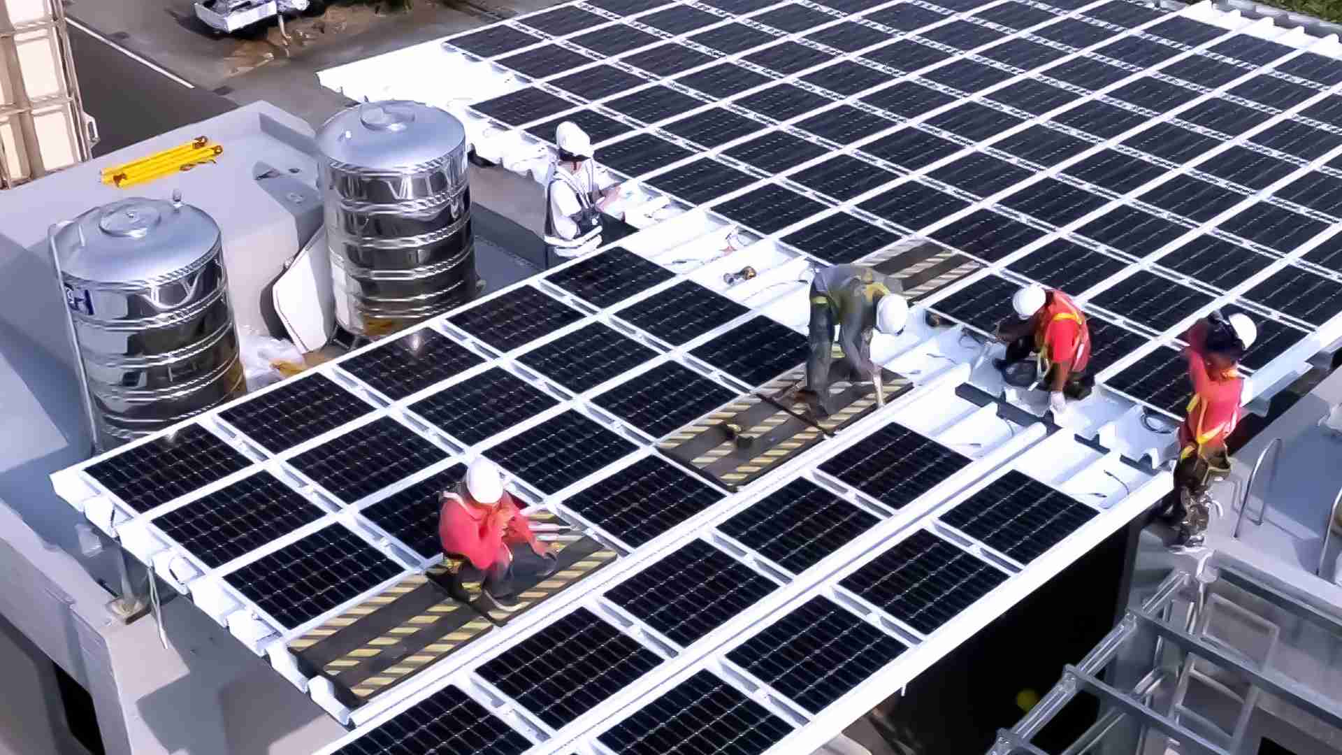 财神娱乐着力于替代能源之技术研发，，如光电浪板的相关制程、、、、设备与产品，，，，其中所开发之光电整合型浪板，，，，减少传统金属支架安装，，，，更提升耐候度，，，，可广泛运用于多元场域，，并辅助建筑达到净零碳排目标